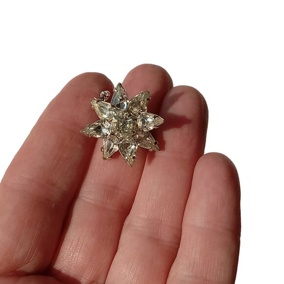 Vintage Snowflake Style Rhinestone Pin, Brooch - Picture 1 of 12